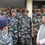 मुख्यमंत्री पुष्कर सिंह धामी ने बनबसा की सीमा चौकी पर एस.एस.बी. अधिकारियों व जवानों से की मुलाकात  सीमाओं की सुरक्षा में तैनात हमारे जवान देश की शान: सीएम धामी