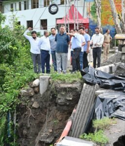 कैबिनेट मंत्री गणेश जोशी ने भारी बारिश से प्रभावित क्षेत्रों का किया निरीक्षण, मालसी में नए पुल निर्माण की DPR तैयार करने के निर्देश