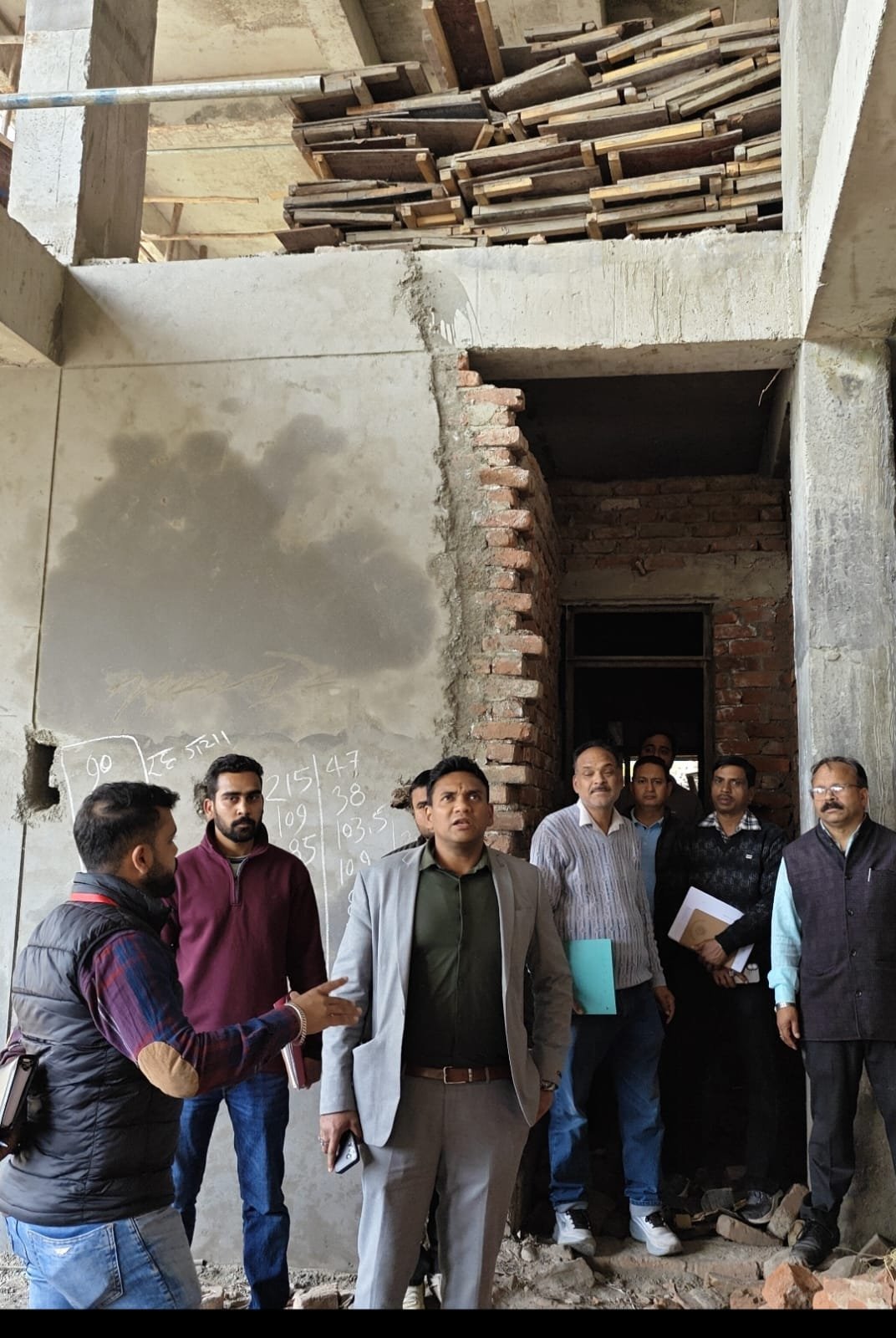 चारधाम यात्रा से पहले ट्रैफिक व्यवस्था दुरुस्त करने की तैयारी, गौचर-कर्णप्रयाग-चमोली में पार्किंग परियोजनाओं का निरीक्षण,मुख्यमंत्री पुष्कर सिंह धामी के निर्देशों पर आवास विभाग सक्रिय, सचिव डॉ आर राजेश कुमार ने मौके पर पहुंचकर परखी व्यवस्थाएं