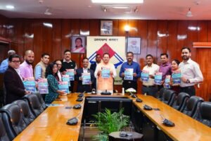 सीएम धामी ने किया सचिवालय बैडमिंटन क्लब की स्मारिका “प्रयास बेहतर कल के लिए” का विमोचन