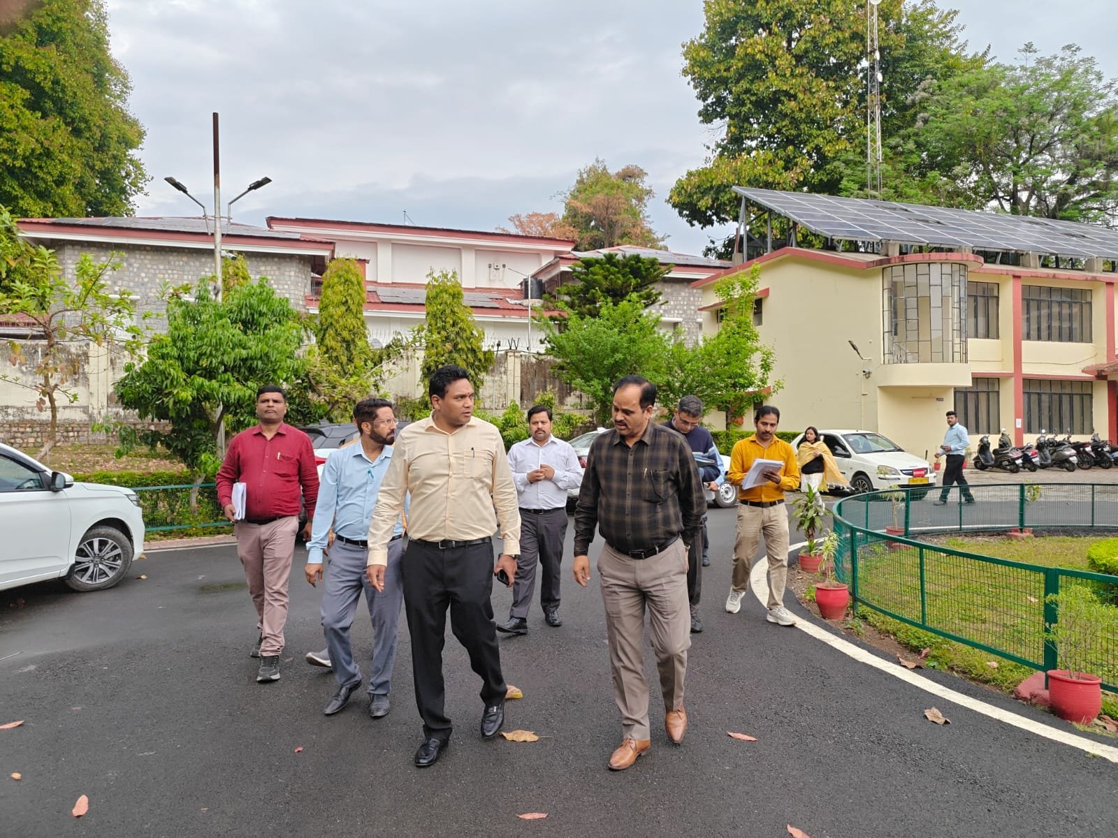 धामी सरकार की पहल, सर्किट हाउस एनेक्सी का होगा कायाकल्प,लोकसंस्कृति की झलक के साथ आधुनिक सुविधाओं से सुसज्जित होगा राज्य अतिथि गृह,आवास सचिव डॉ आर राजेश कुमार के औचक निरीक्षण में तेज हुई कायाकल्प की प्रक्रिया