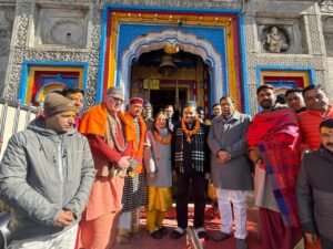 केदारनाथ धाम पहुंचे दिग्गज उद्योगपति गौतम अडानी, पत्नी संग किए बाबा के दर्शन; यात्रा व्यवस्थाओं की जमकर की तारीफ
