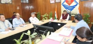 मुख्य सचिव का निर्देश: देहरादून में जून तक पूरा करें अंडरग्राउंड केबलिंग और सड़कों की मरम्मत का कार्य