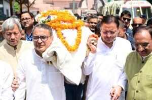 शोक में डूबा उत्तराखंड: भाजपा कार्यालय पहुंचे मेजर जनरल खंडूड़ी के पार्थिव शरीर को सीएम धामी और दिग्गजों ने दी श्रद्धांजलि।