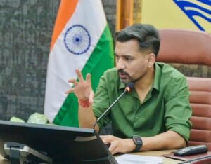 बैंकों की मनमानी पर डीएम सख्त ,जनता को परेशान किया तो होगी कार्रवाई, जिले का पैसा जिले के विकास में ही लगेगा,जिले के विकास में निवेश करें बैंक, केवल जमा जुटाना पर्याप्त नहीं- डीएम