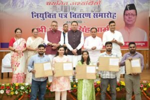 मुख्यमंत्री ने पीसीएस मुख्य परीक्षा-2024 के 182 तथा कृषि एवं कृषक कल्याण विभाग के 5 अभ्यर्थियों सहित 187 युवाओं को नियुक्ति पत्र प्रदान किए