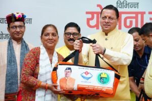मुख्यमंत्री पुष्कर सिंह धामी बोले- श्रमिक कल्याण के लिए प्रतिबद्ध है सरकार,मुख्यमंत्री पुष्कर सिंह धामी ने किया उत्तराखंड भवन एवं सन्निर्माण कर्मकार कल्याण बोर्ड की कई योजनाओं का शुभारंभ
