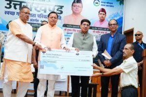 मुख्यमंत्री ने 11 स्वच्छ ईंधन आधारित वाहनों को किया फ्लैग ऑफ
