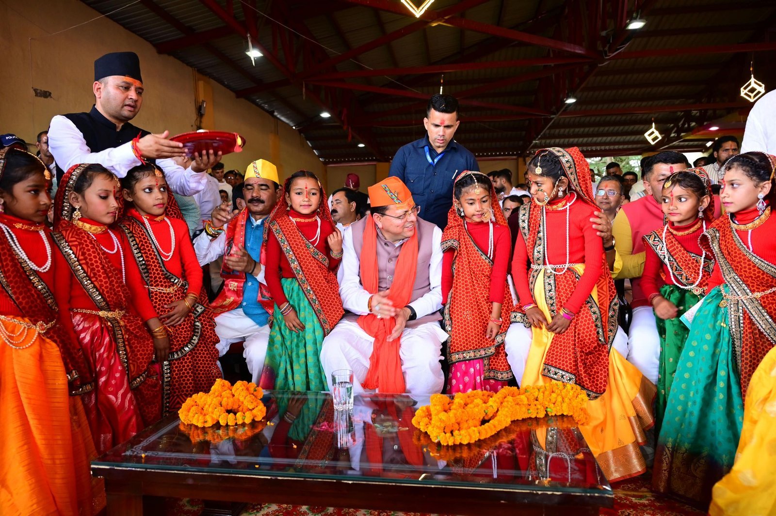 देवीधुरा में फलों-फूलों से बरसी बग्वाल, ऐतिहासिक पाषाण युद्ध के साक्षी बने लाखों श्रद्धालु