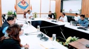 उत्तराखंड में बढ़ेंगे राजस्व के स्रोत: इको-टूरिज्म, कार्बन क्रेडिट और जड़ी-बूटी आय पर मुख्य सचिव का जोर