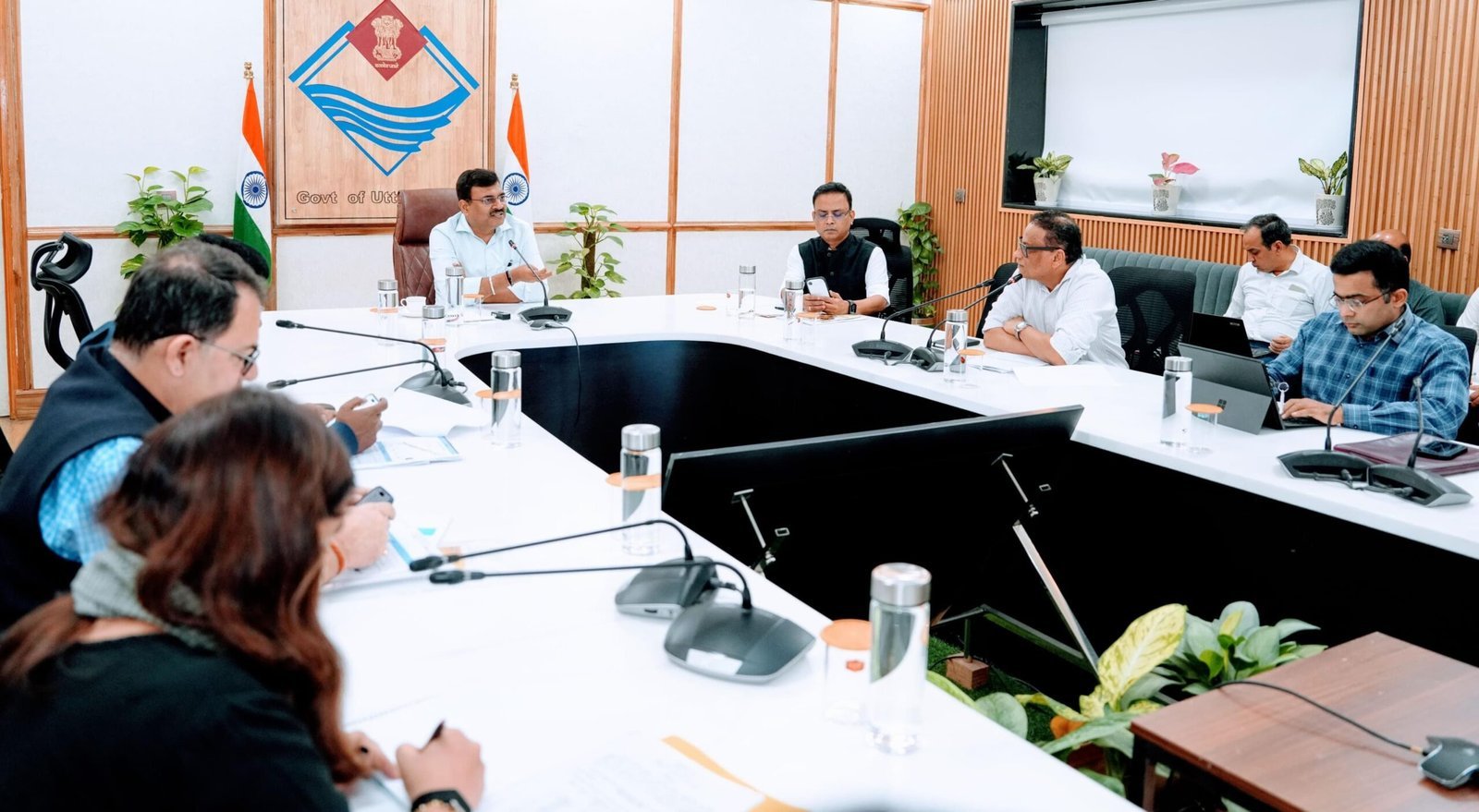 उत्तराखंड में बढ़ेंगे राजस्व के स्रोत: इको-टूरिज्म, कार्बन क्रेडिट और जड़ी-बूटी आय पर मुख्य सचिव का जोर