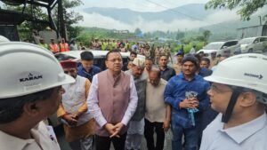 टनल में फंसे श्रमिकों को सुरक्षित निकालना प्राथमिकता: मुश्किल हालात में पीपलकोटी पहुंचे CM धामी