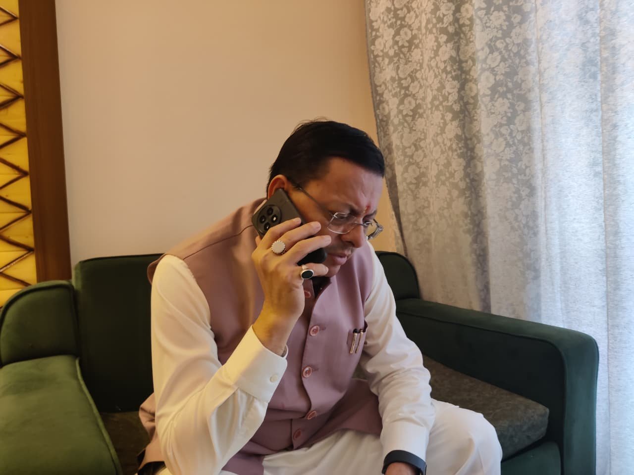 हवलदार पंकज की तलाश के लिए मुख्यमंत्री ने दिए प्रभावी निर्देश,परिजनों की सोशल मीडिया पर गुहार का मुख्यमंत्री ने लिया स्वत संज्ञान,सीएम धामी ने फोन पर परिजनों से वार्ता कर दिया हर संभव सहायता का आश्वासन