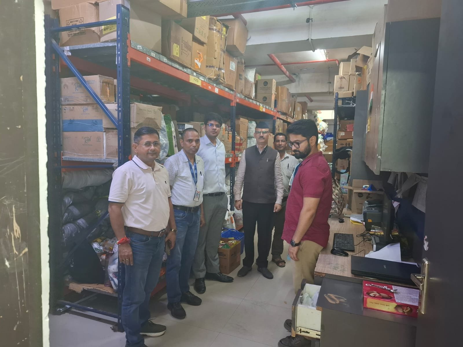 चीनी के बढ़ते दामों पर प्रशासन सख्त, देहरादून में दो दर्जन से अधिक प्रतिष्ठानों पर छापेमारी