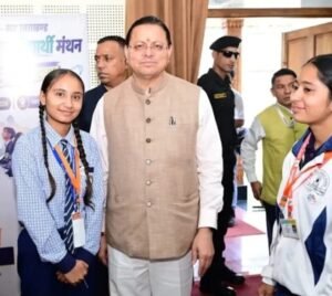 CM धामी ने लवप्रीत की बात पर लगाई मुहर; सरकारी स्कूलों के छात्रों को DBT से मिलेंगे टैबलेट, लवप्रीत के घर भी पहुंचा टैब