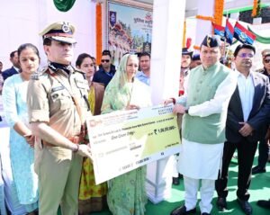 मुख्यमंत्री ने पुलिस स्मृति दिवस पर शहीद जवानों को दी श्रद्धांजलि, परिजनों को किया सम्मानित