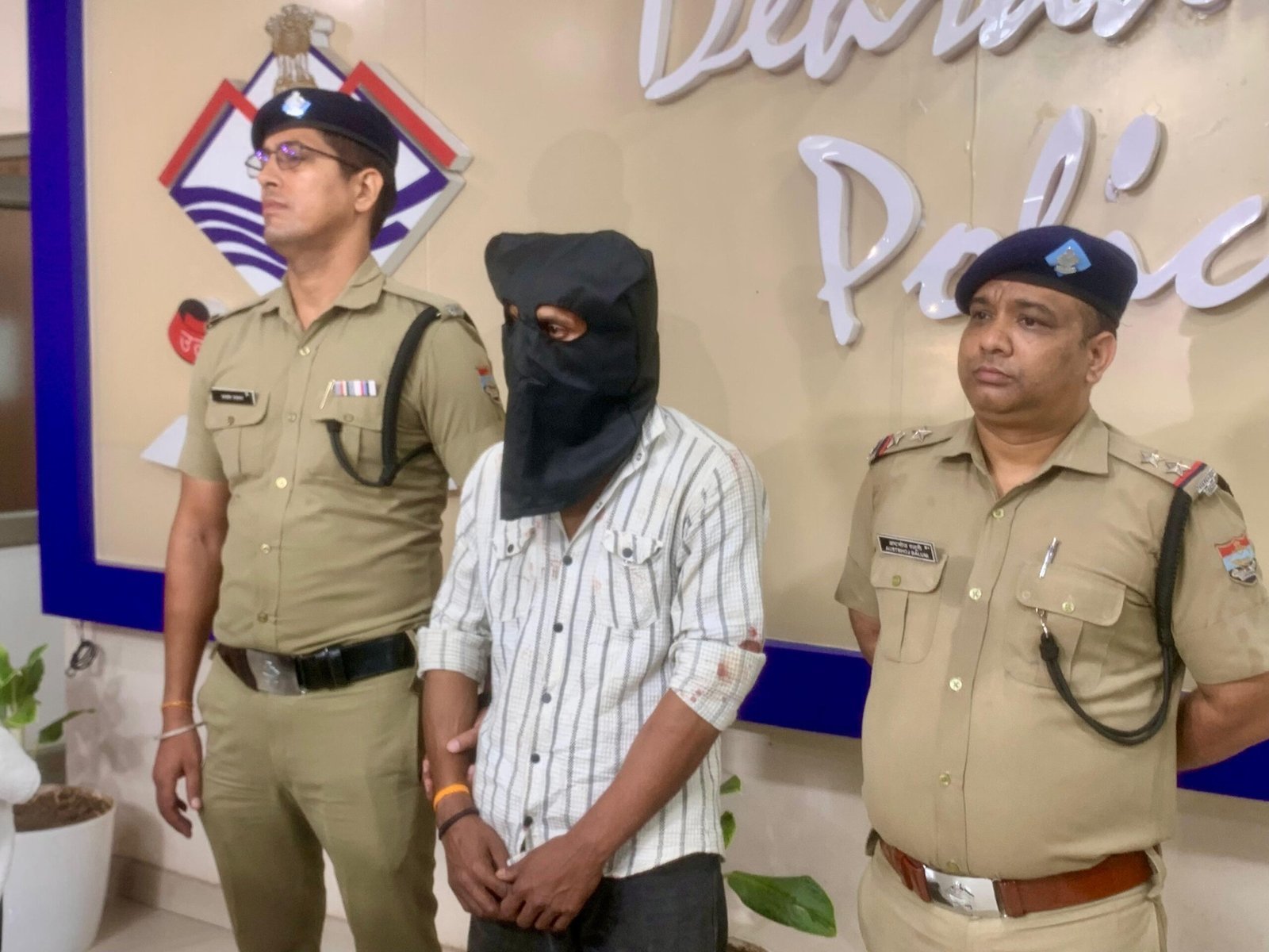 विष्णुलोक कॉलोनी में बुजुर्ग दंपत्ति और नौकरानी की हत्या, प्लंबर गिरफ्तार