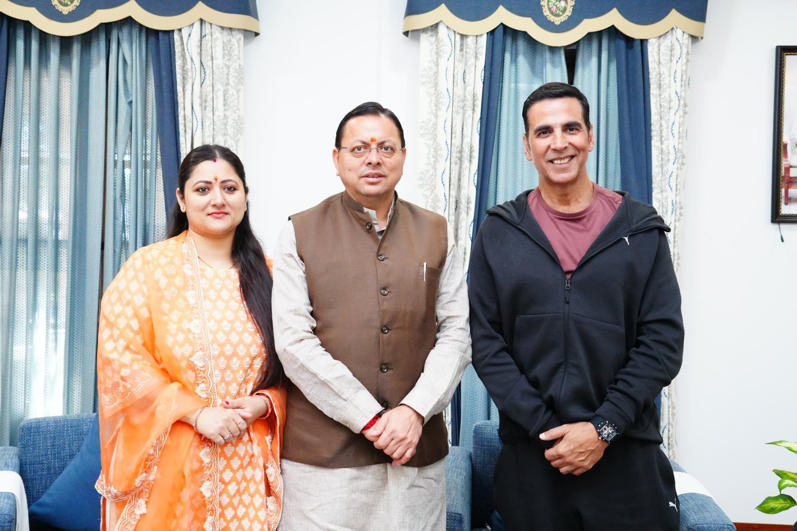 मुख्यमंत्री पुष्कर सिंह धामी से प्रसिद्ध फिल्म अभिनेता अक्षय कुमार ने की शिष्टाचार भेंट,उत्तराखण्ड की फिल्म नीति और प्रदेश में फिल्म निर्माण की संभावनाओं पर हुई चर्चा