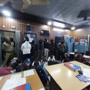 देहरादून में दून पुलिस का ‘ऑपरेशन नाईट स्ट्राइक’: देर रात हुड़दंगियों और नियम तोड़ने वालों पर कसा शिकंजा, 17 गिरफ्तार