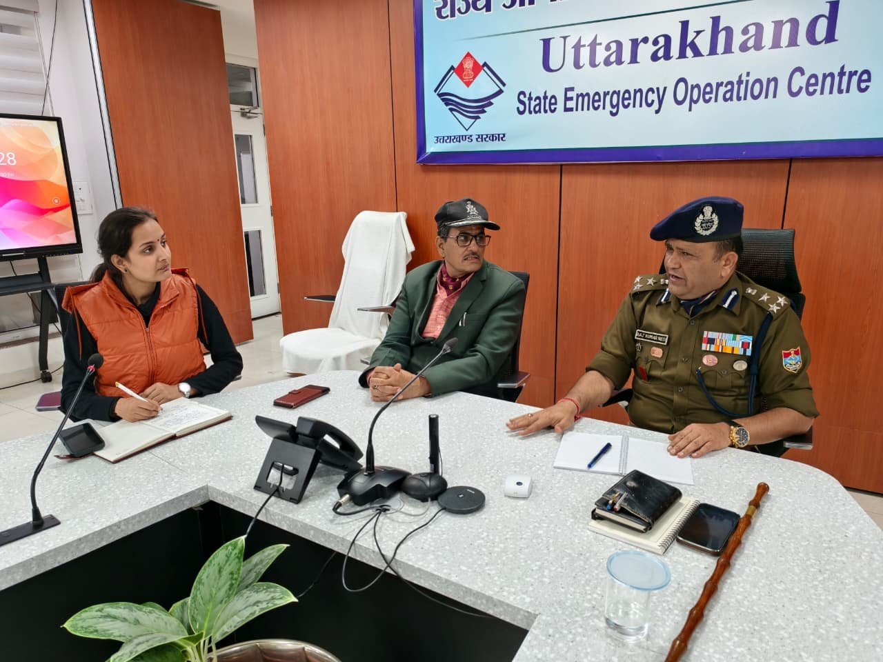 . हेलीकॉप्टर हादसे की सूचना से हड़कंप, CM धामी ने दिए युद्धस्तर पर रेस्क्यू के निर्देश